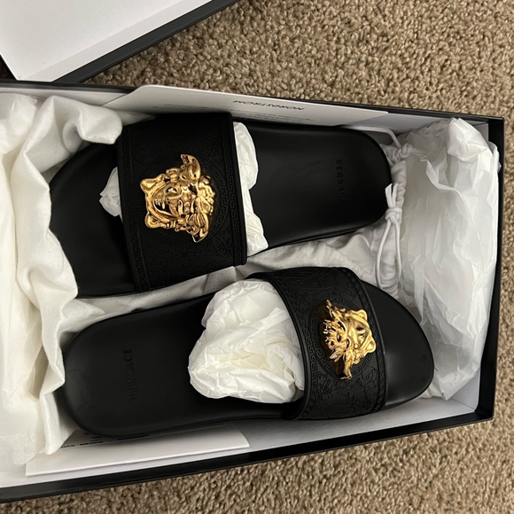 Versace sandals for woman - Picture 3 of 3